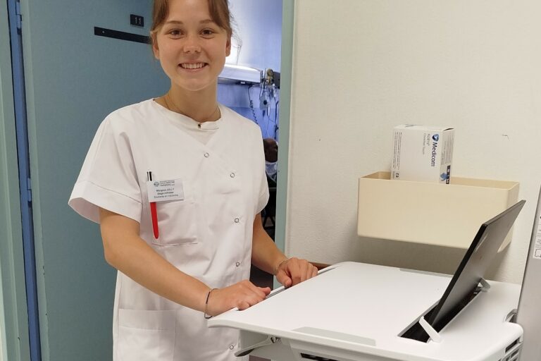 🤝 Un des établissements du GHT est heureux d’avoir accueilli, en stage infirmier, sa première étudiante en médecine ! 🤝